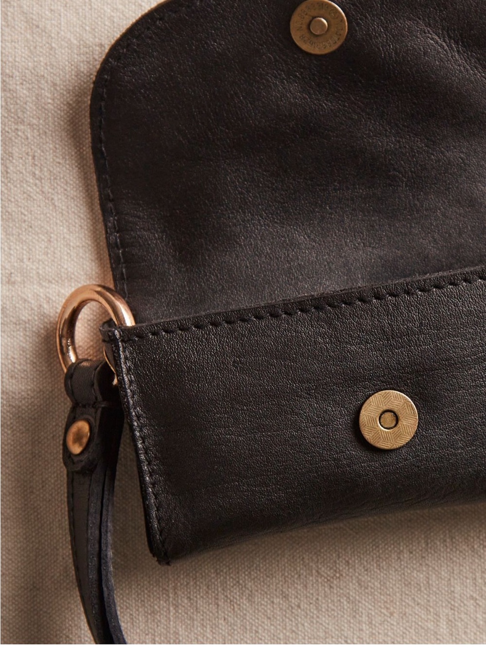 ✨ NWT | SOLD OUT | Free People | 100% LEATHER | Black Wristlet Lanyard Wallet - Picture 2 of 5